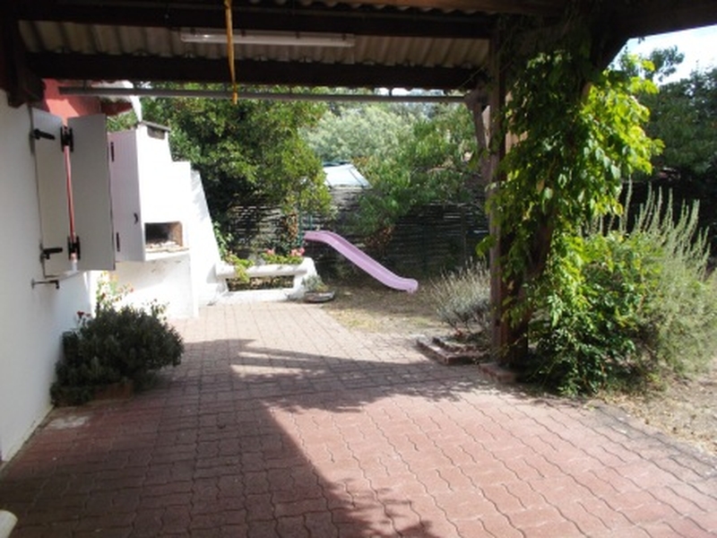 Vente Maison à Lacanau-Océan.  Petite maison à réhabiliter sur un terrain clôturé et arboré de 588 m².
